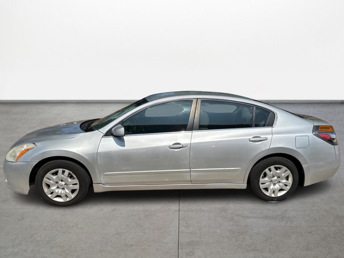 2012 Silver /Gray Nissan Altima (1N4AL2APXCC) with an 2.5L I4 2.5L I4 engine, Automatic transmission, located at 16710 Clay Rd., Houston, TX, 77084, (281) 859-7900, 29.834864, -95.656166 - Low Down. Low Payments. - Photo#7