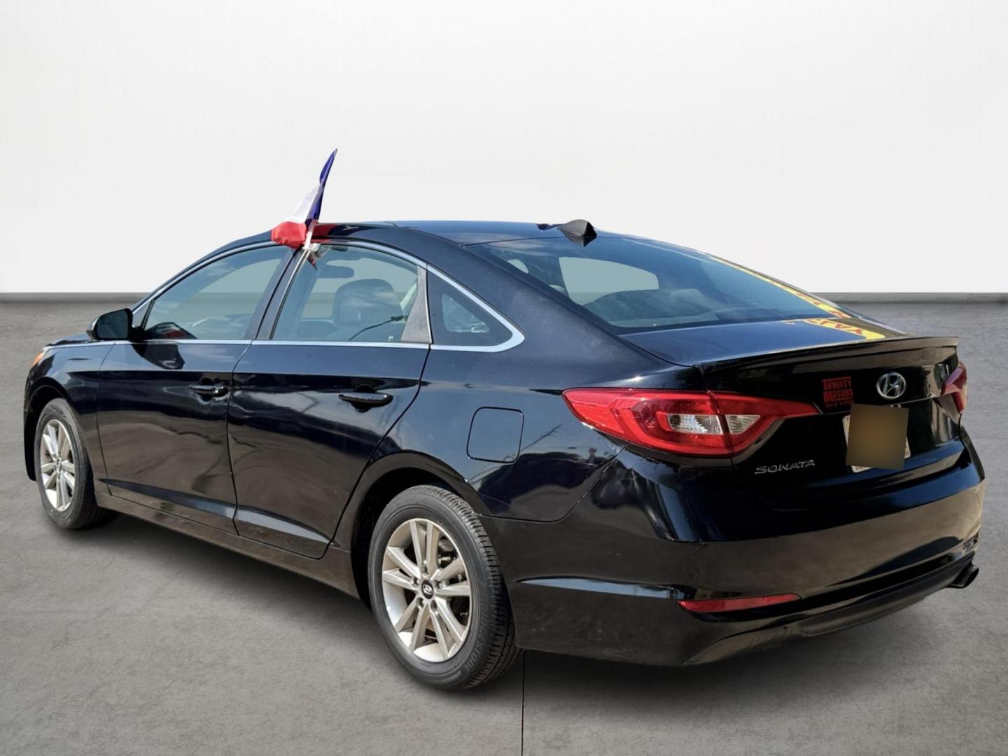 2016 Black /Gray Hyundai Sonata (5NPE24AFXGH) , Automatic transmission, located at 16710 Clay Rd., Houston, TX, 77084, (281) 859-7900, 29.834864, -95.656166 - Photo#2