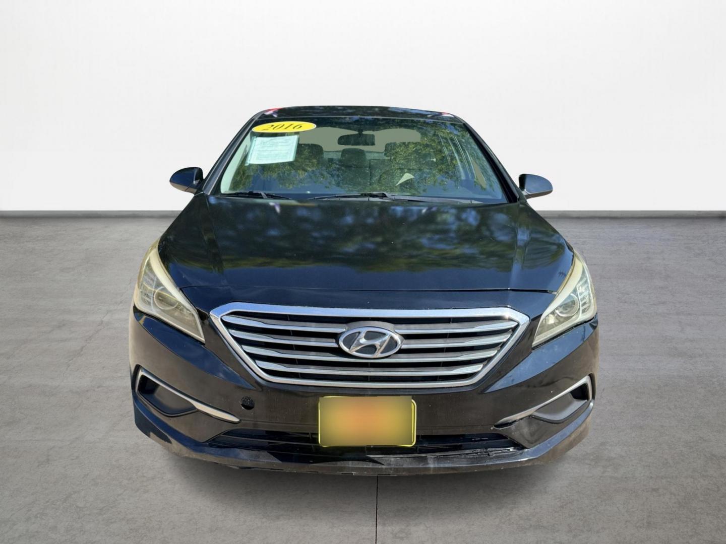 2016 Black /Gray Hyundai Sonata (5NPE24AFXGH) , Automatic transmission, located at 16710 Clay Rd., Houston, TX, 77084, (281) 859-7900, 29.834864, -95.656166 - Photo#1