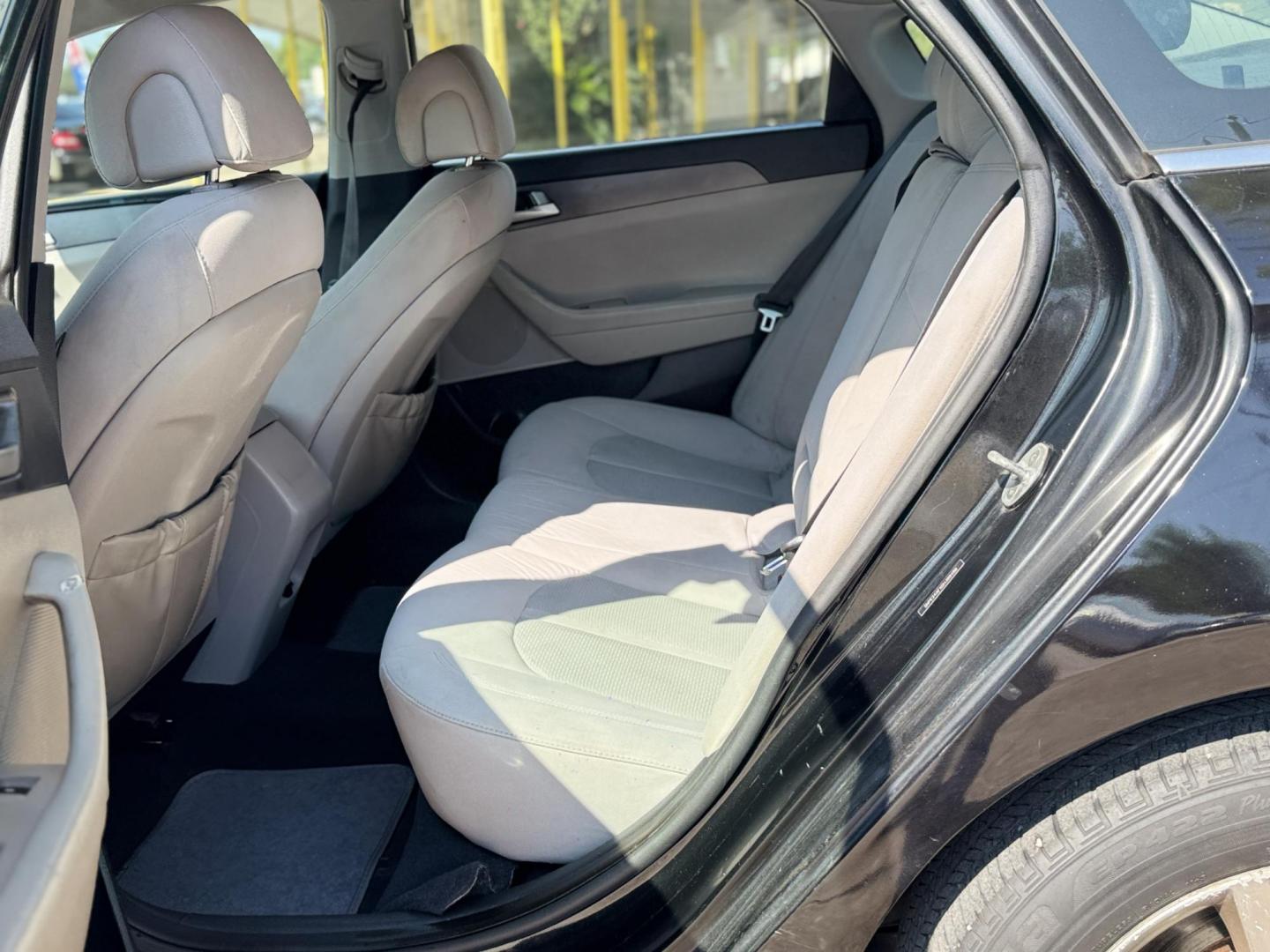 2016 Black /Gray Hyundai Sonata (5NPE24AFXGH) , Automatic transmission, located at 16710 Clay Rd., Houston, TX, 77084, (281) 859-7900, 29.834864, -95.656166 - Photo#7