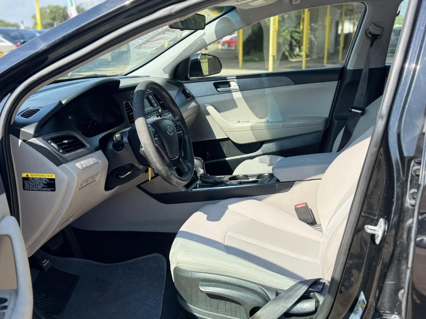 2016 Black /Gray Hyundai Sonata (5NPE24AFXGH) , Automatic transmission, located at 16710 Clay Rd., Houston, TX, 77084, (281) 859-7900, 29.834864, -95.656166 - Photo#11