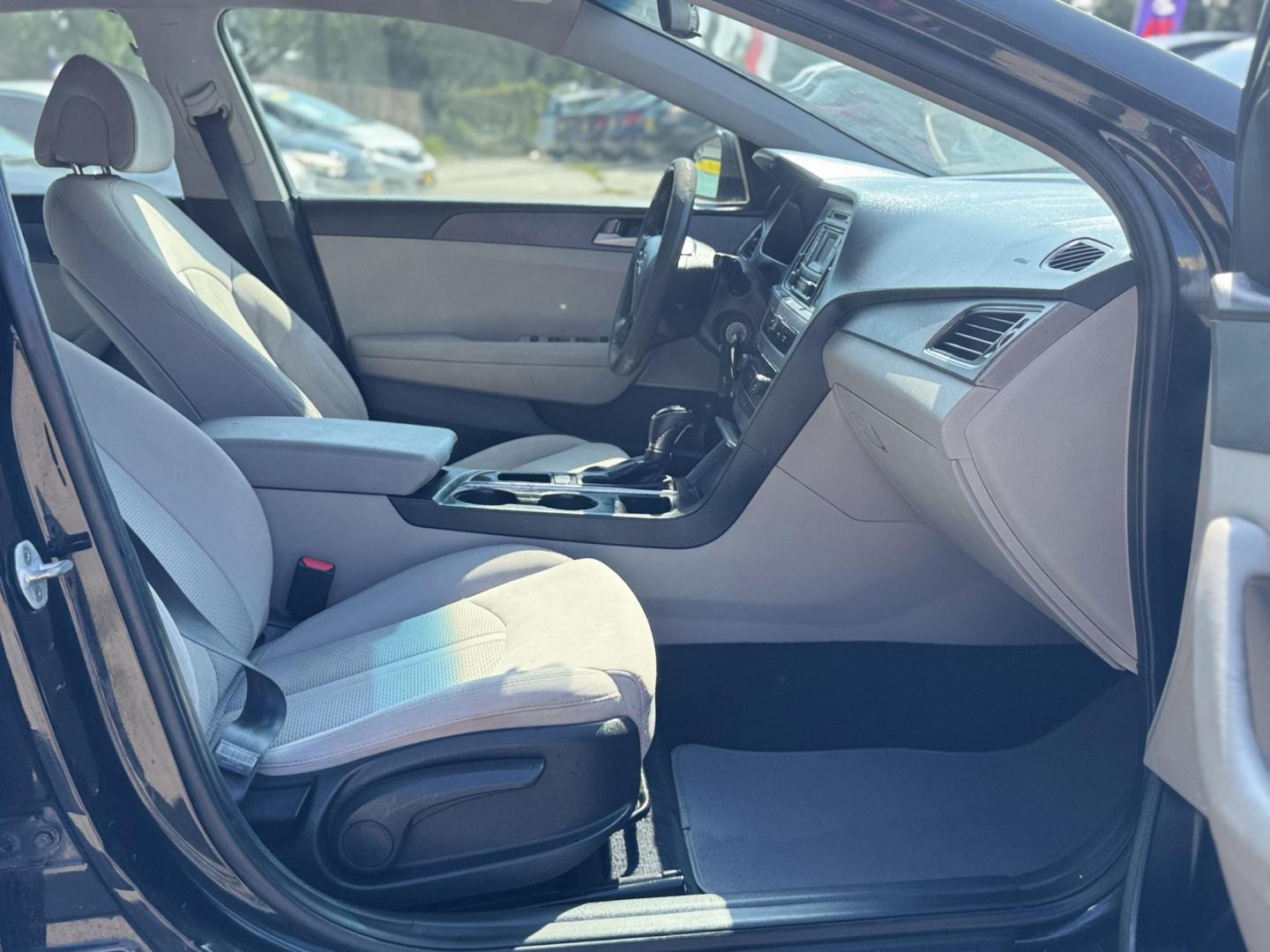 2016 Black /Gray Hyundai Sonata (5NPE24AFXGH) , Automatic transmission, located at 16710 Clay Rd., Houston, TX, 77084, (281) 859-7900, 29.834864, -95.656166 - Photo#12