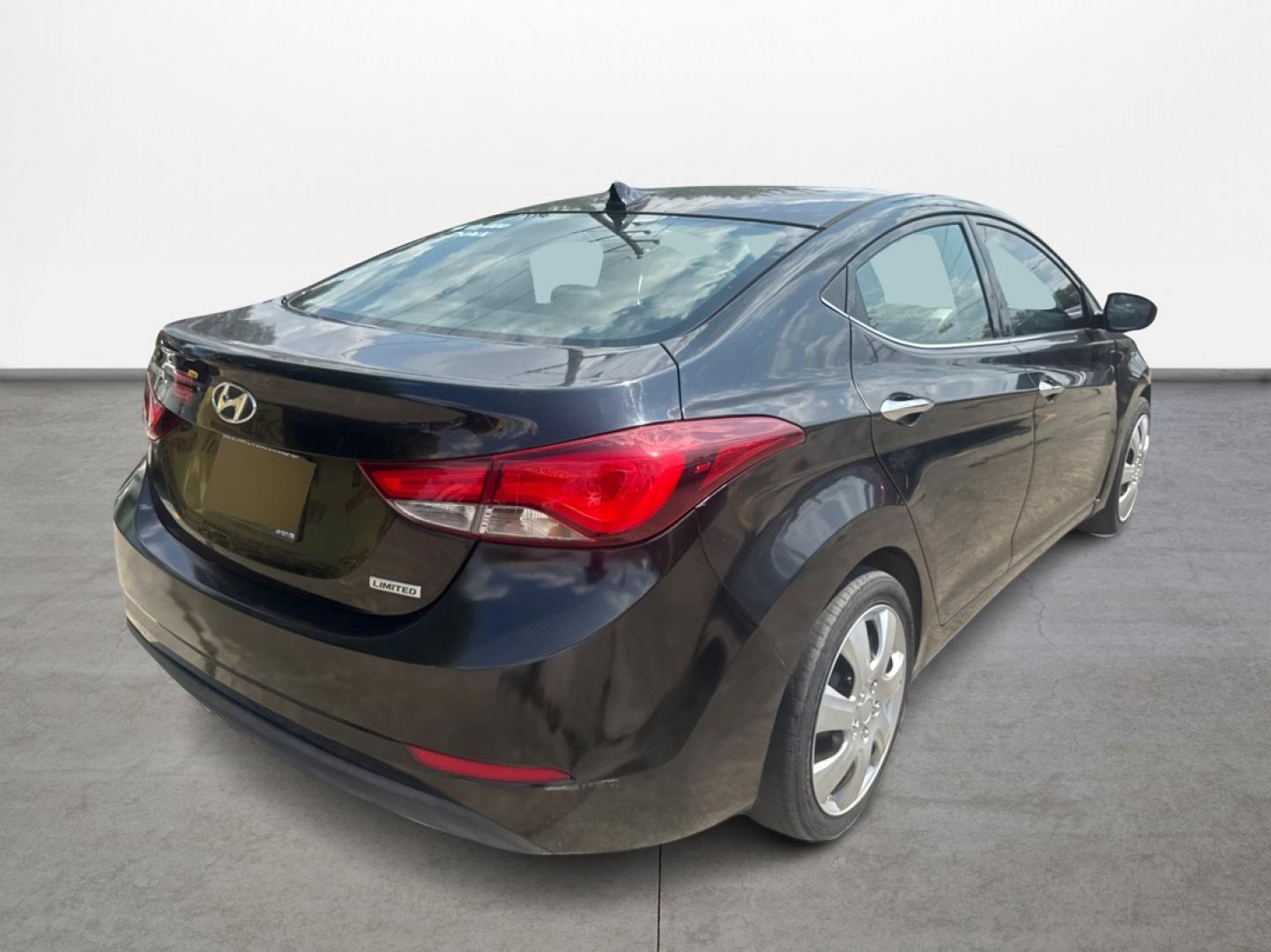 2015 Hyundai Elantra Limited (5NPDH4AE3FH) with an 1.8L L4 DOHC 16V engine, 6-Speed Automatic transmission, located at 16710 Clay Rd., Houston, TX, 77084, (281) 859-7900, 29.834864, -95.656166 - Photo#4