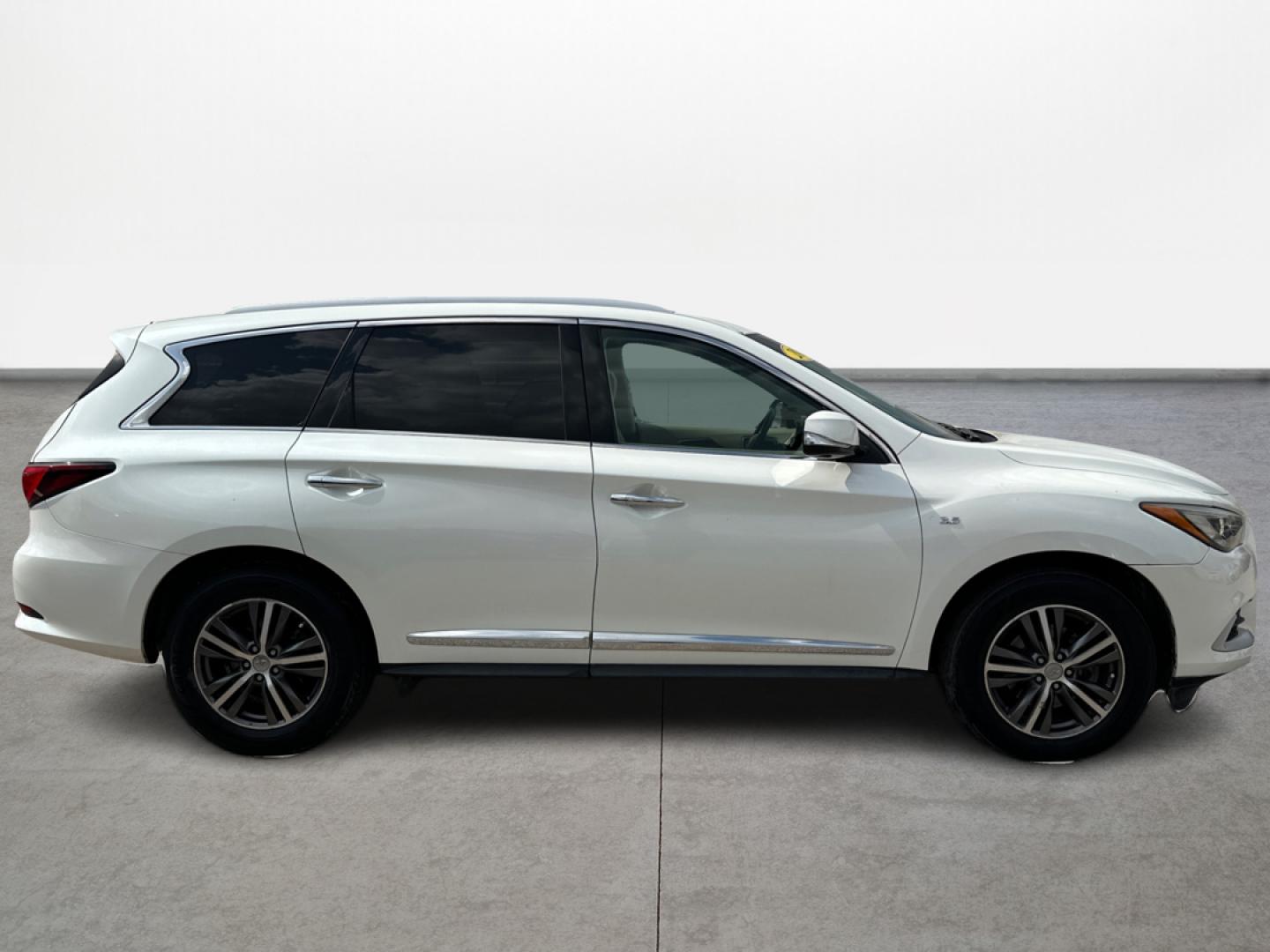 2016 Infiniti QX60 (5N1AL0MN6GC) , located at 16710 Clay Rd., Houston, TX, 77084, (281) 859-7900, 29.834864, -95.656166 - Photo#3