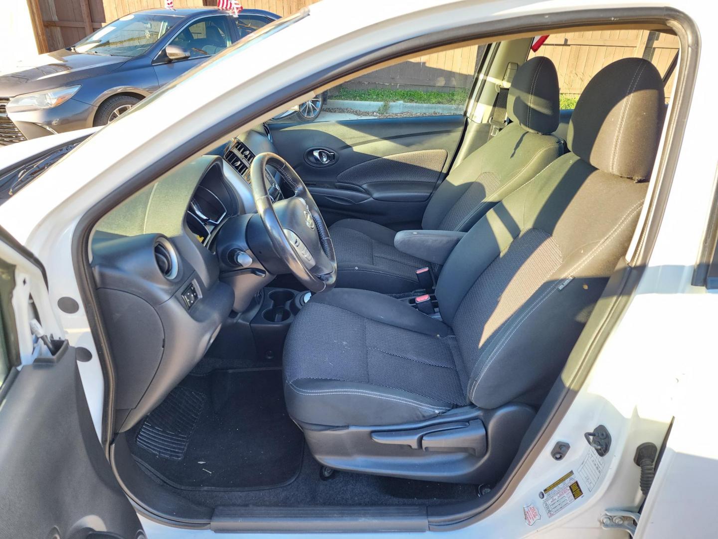 2018 White /Gray Nissan Versa (3N1CN7AP4JL) , Automatic transmission, located at 16710 Clay Rd., Houston, TX, 77084, (281) 859-7900, 29.834864, -95.656166 - Photo#7