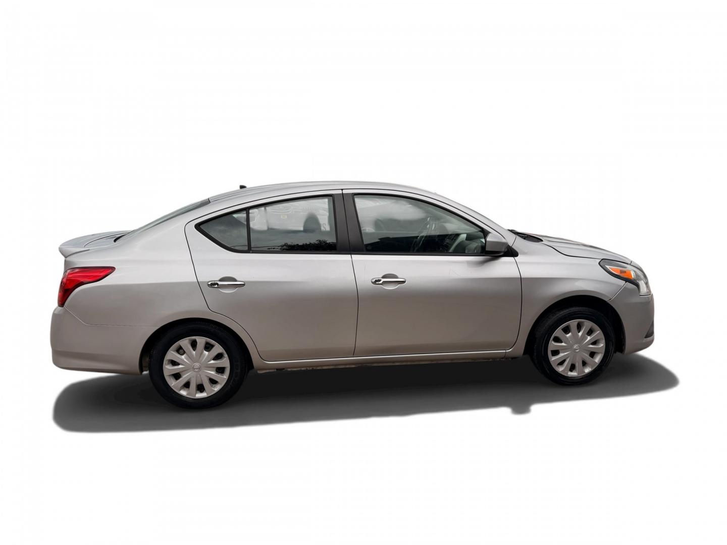 2018 Silver /Gray Nissan Versa (3N1CN7AP9JK) , Automatic transmission, located at 16710 Clay Rd., Houston, TX, 77084, (281) 859-7900, 29.834864, -95.656166- Photo#5