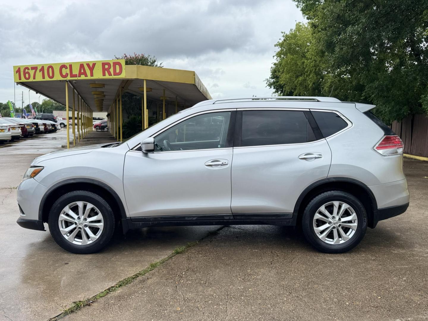 2016 Silver /Gray Nissan Rogue (KNMAT2MT8GP) , located at 16710 Clay Rd., Houston, TX, 77084, (281) 859-7900, 29.834864, -95.656166 - Photo#19