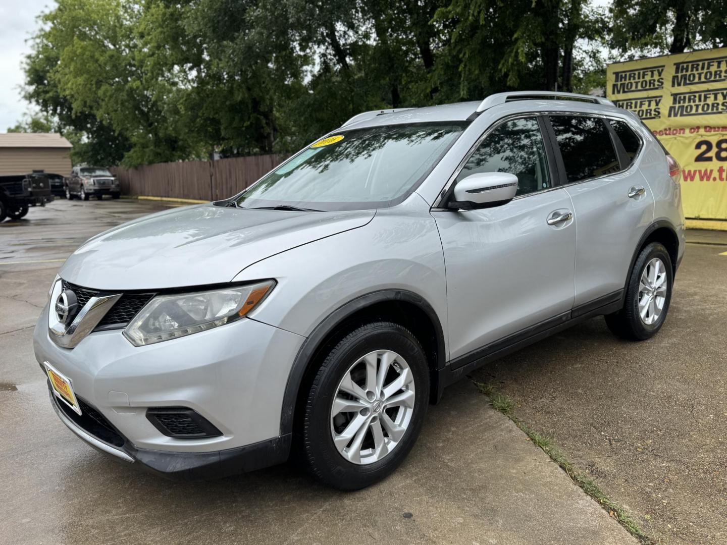 2016 Silver /Gray Nissan Rogue (KNMAT2MT8GP) , located at 16710 Clay Rd., Houston, TX, 77084, (281) 859-7900, 29.834864, -95.656166 - Photo#33