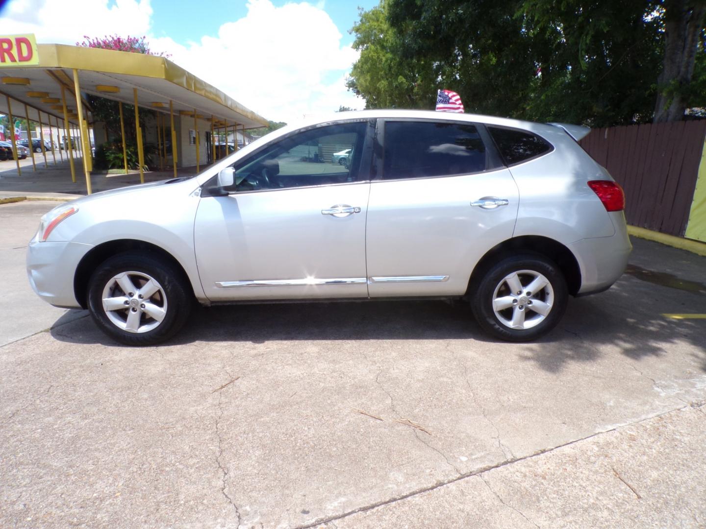 2016 Nissan Rogue (KNMAT2MT8GP) , located at 16710 Clay Rd., Houston, TX, 77084, (281) 859-7900, 29.834864, -95.656166 - Photo#5