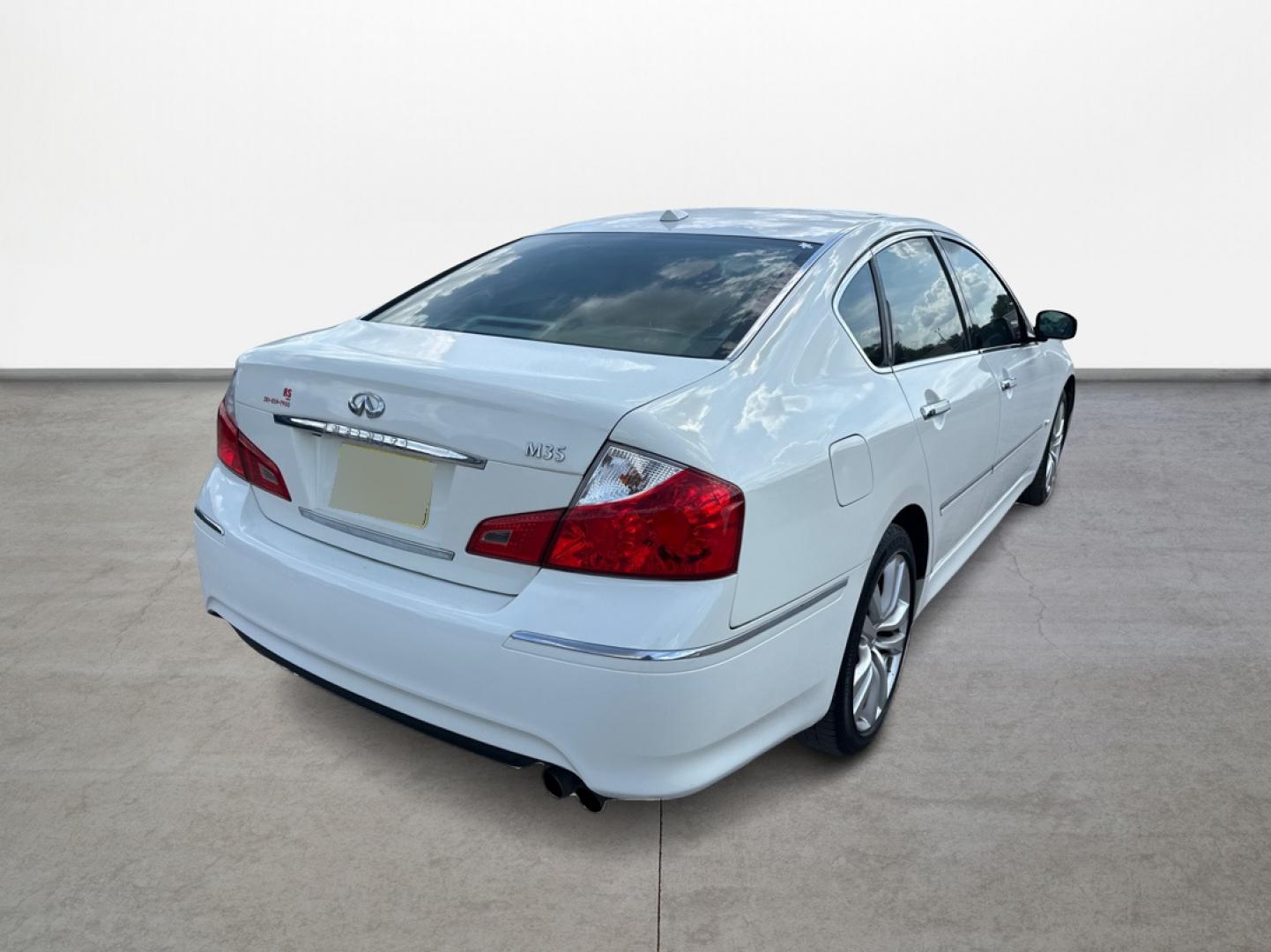 2010 Infiniti M (JN1CY0AP6AM) , located at 16710 Clay Rd., Houston, TX, 77084, (281) 859-7900, 29.834864, -95.656166 - Photo#4