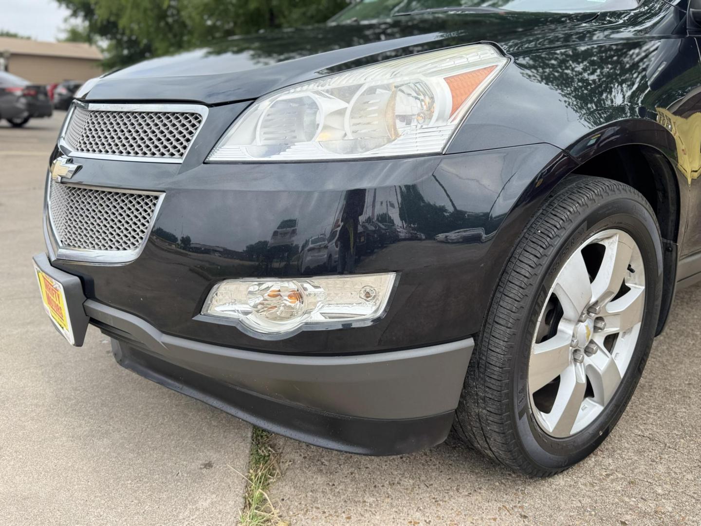 2012 Black /Beige Chevrolet Traverse (1GNKRLED3CJ) , located at 16710 Clay Rd., Houston, TX, 77084, (281) 859-7900, 29.834864, -95.656166 - Photo#9