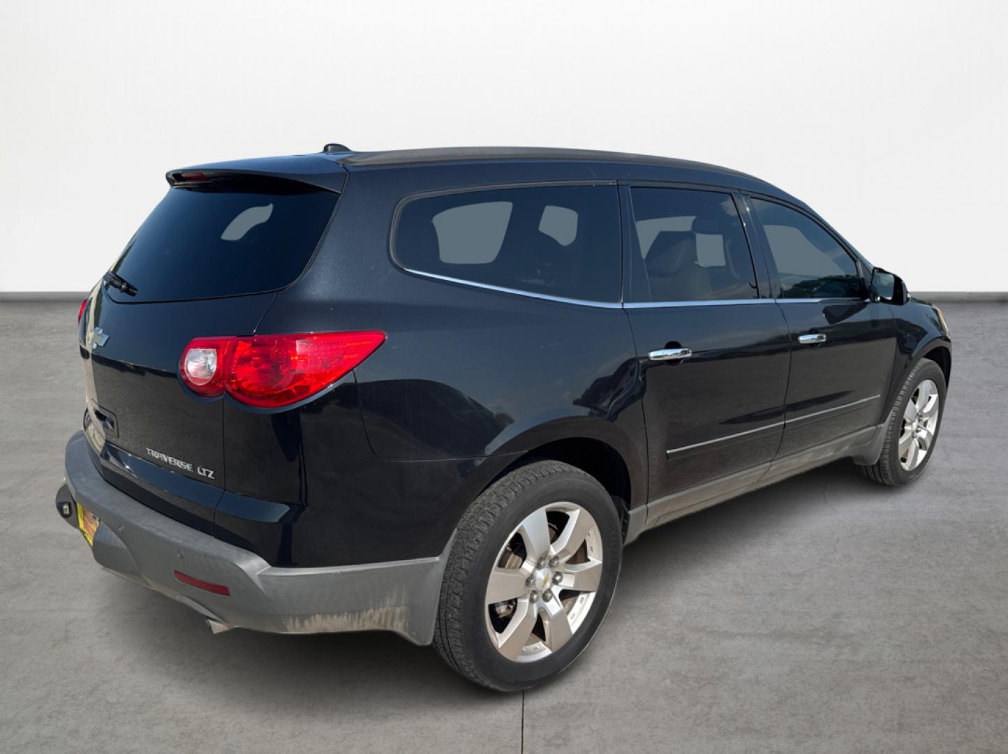 2012 Black /Beige Chevrolet Traverse (1GNKRLED3CJ) , located at 16710 Clay Rd., Houston, TX, 77084, (281) 859-7900, 29.834864, -95.656166 - Photo#4