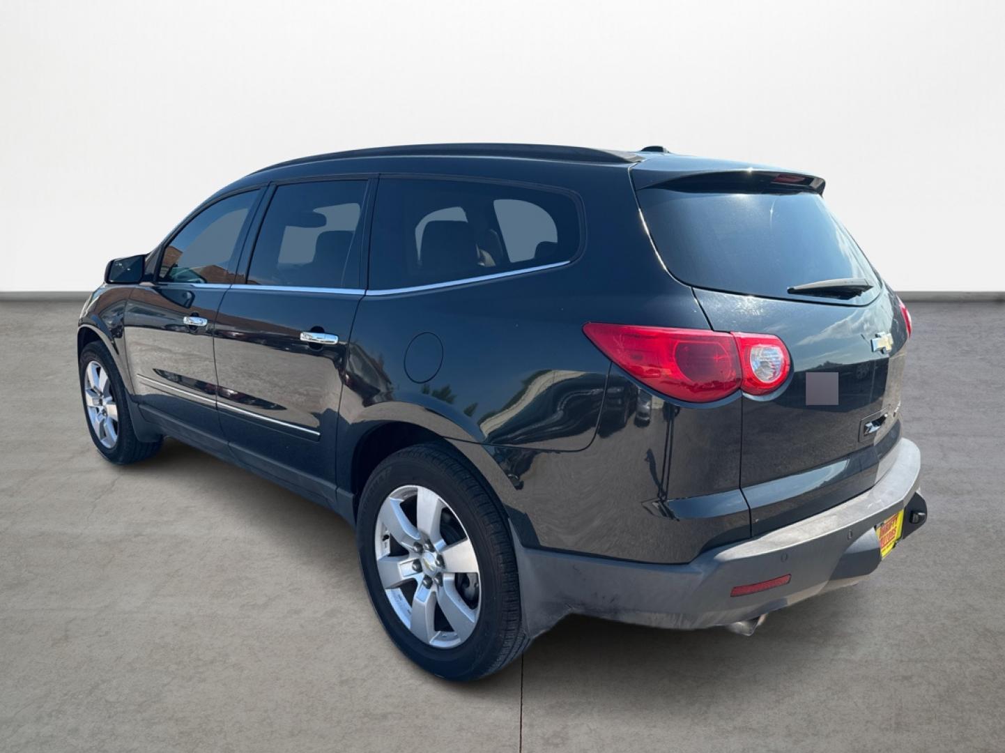 2012 Black /Beige Chevrolet Traverse (1GNKRLED3CJ) , located at 16710 Clay Rd., Houston, TX, 77084, (281) 859-7900, 29.834864, -95.656166 - Photo#6