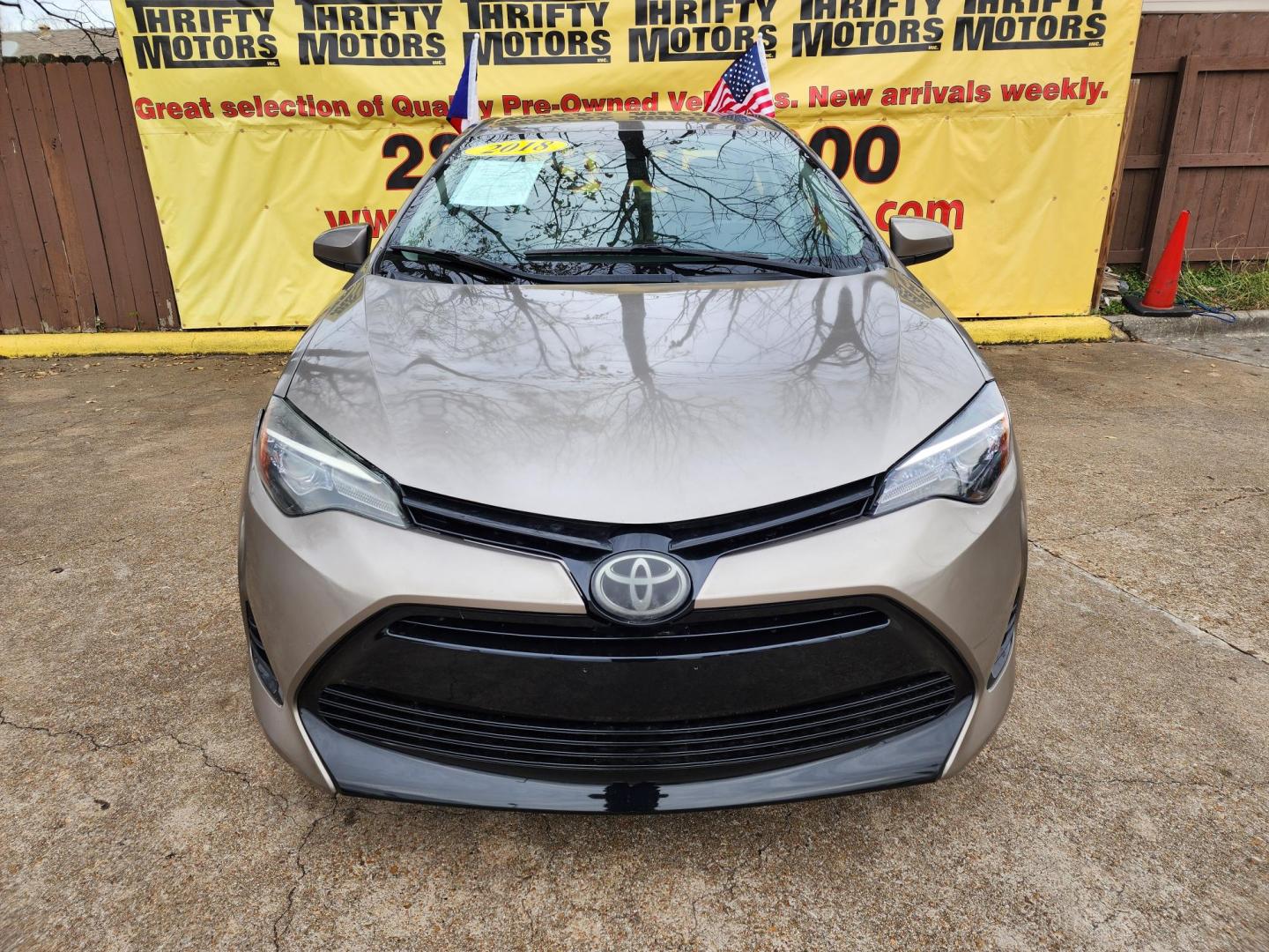 2018 Gray /Gray Toyota Corolla SE 6M (5YFBURHE8JP) with an 1.8L L4 DOHC 16V engine, Automatic 6-Speed transmission, located at 16710 Clay Rd., Houston, TX, 77084, (281) 859-7900, 29.834864, -95.656166 - Photo#0