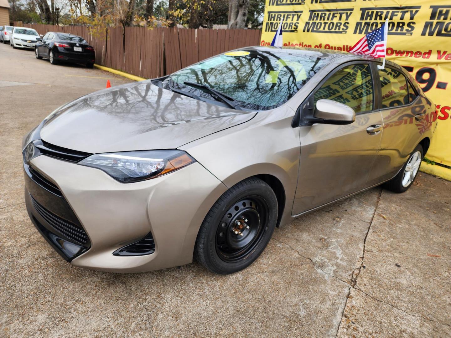 2018 Gray /Gray Toyota Corolla SE 6M (5YFBURHE8JP) with an 1.8L L4 DOHC 16V engine, Automatic 6-Speed transmission, located at 16710 Clay Rd., Houston, TX, 77084, (281) 859-7900, 29.834864, -95.656166 - Photo#1