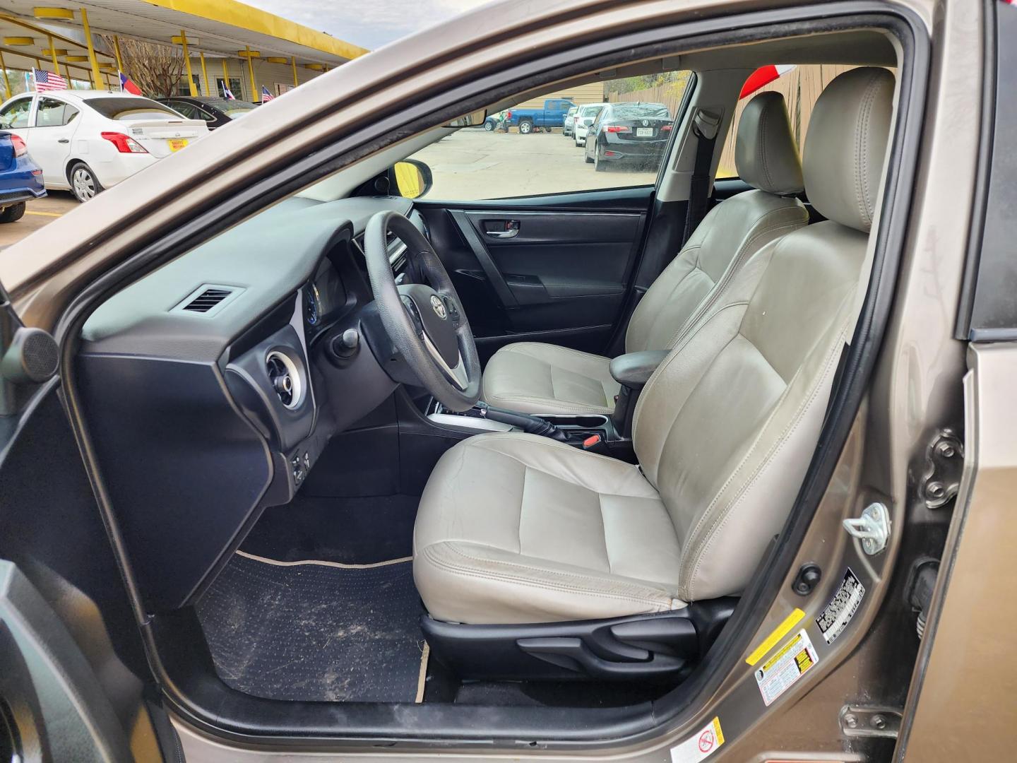 2018 Gray /Gray Toyota Corolla SE 6M (5YFBURHE8JP) with an 1.8L L4 DOHC 16V engine, Automatic 6-Speed transmission, located at 16710 Clay Rd., Houston, TX, 77084, (281) 859-7900, 29.834864, -95.656166 - Photo#9