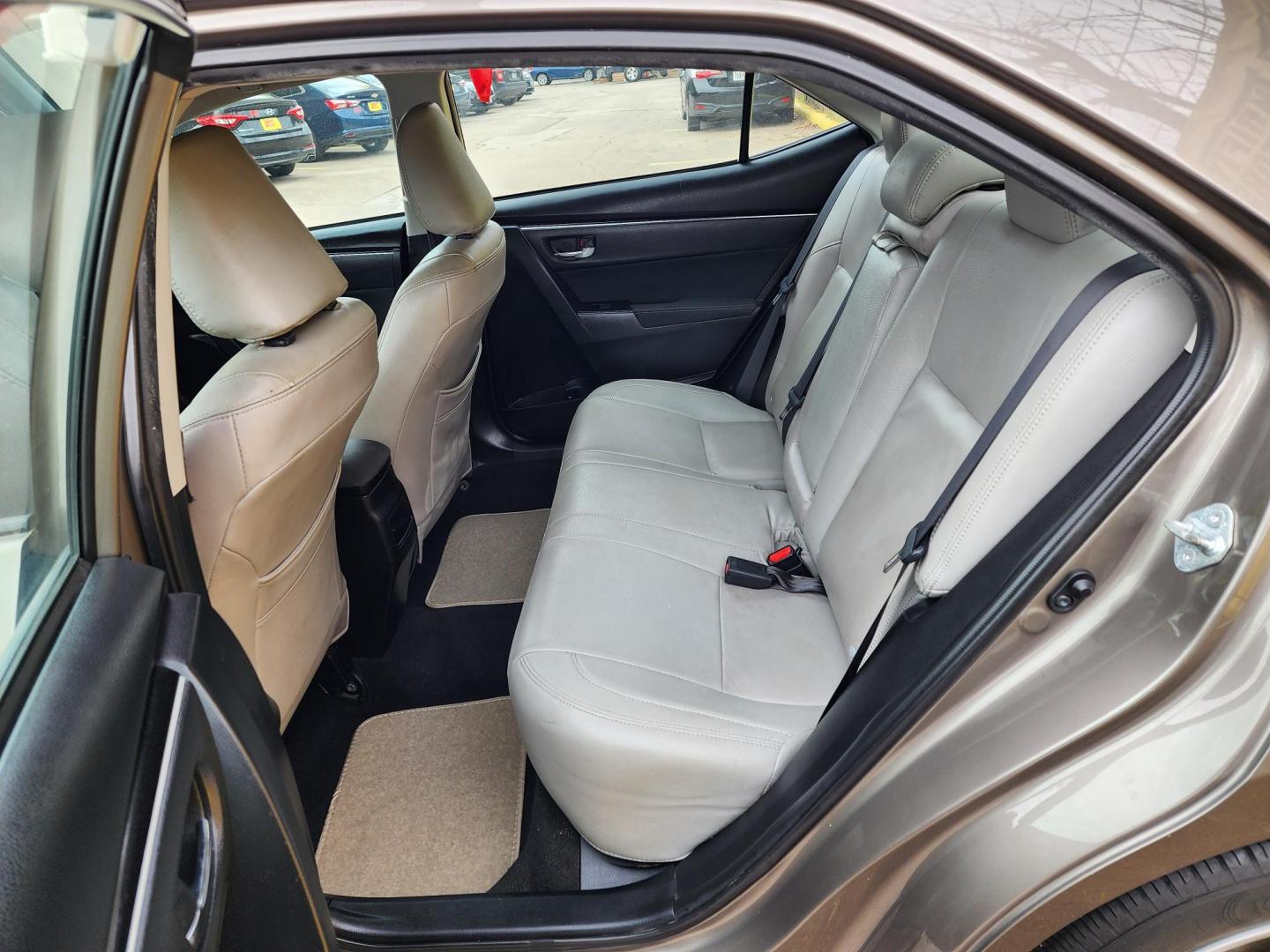 2018 Gray /Gray Toyota Corolla SE 6M (5YFBURHE8JP) with an 1.8L L4 DOHC 16V engine, Automatic 6-Speed transmission, located at 16710 Clay Rd., Houston, TX, 77084, (281) 859-7900, 29.834864, -95.656166 - Photo#10