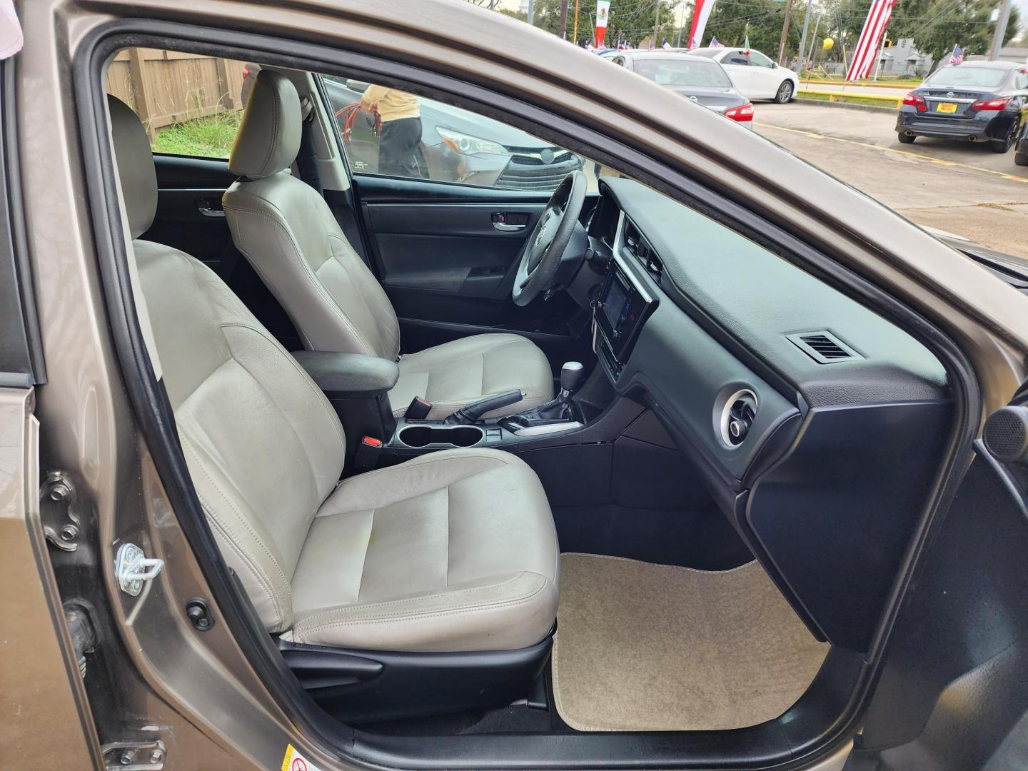 2018 Gray /Gray Toyota Corolla SE 6M (5YFBURHE8JP) with an 1.8L L4 DOHC 16V engine, Automatic 6-Speed transmission, located at 16710 Clay Rd., Houston, TX, 77084, (281) 859-7900, 29.834864, -95.656166 - Photo#11