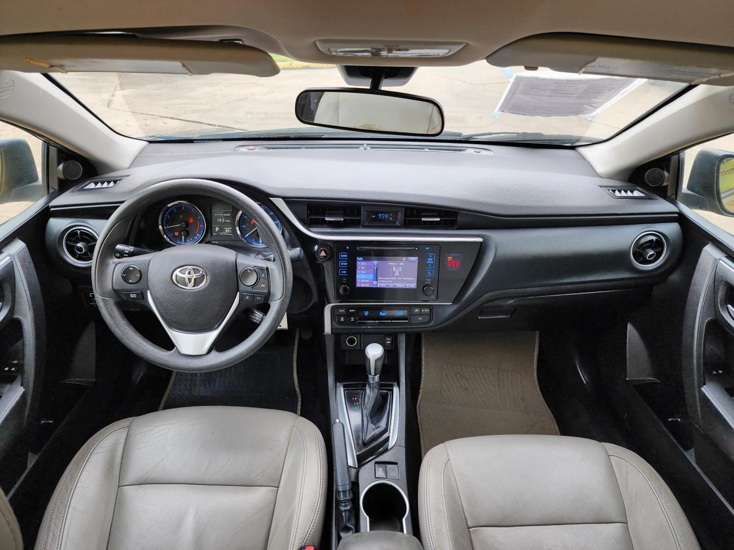 2018 Gray /Gray Toyota Corolla SE 6M (5YFBURHE8JP) with an 1.8L L4 DOHC 16V engine, Automatic 6-Speed transmission, located at 16710 Clay Rd., Houston, TX, 77084, (281) 859-7900, 29.834864, -95.656166 - Photo#8