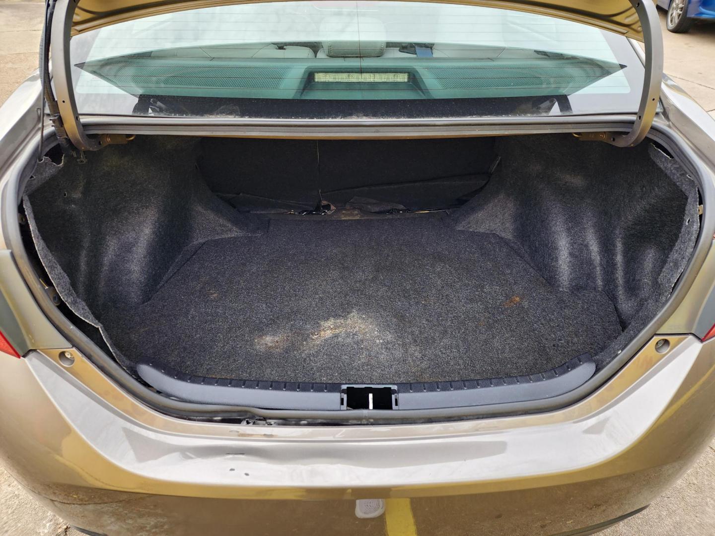 2018 Gray /Gray Toyota Corolla SE 6M (5YFBURHE8JP) with an 1.8L L4 DOHC 16V engine, Automatic 6-Speed transmission, located at 16710 Clay Rd., Houston, TX, 77084, (281) 859-7900, 29.834864, -95.656166 - Photo#14