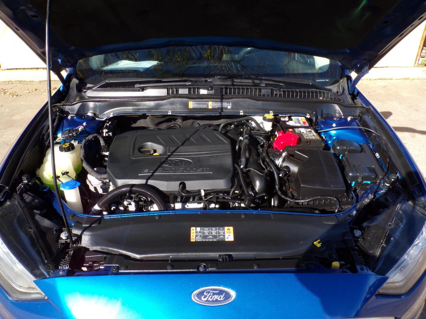2018 Blue /Gray Ford Fusion SE (3FA6P0HD4JR) with an 1.5L L4 DOHC 16V engine, 6A transmission, located at 16710 Clay Rd., Houston, TX, 77084, (281) 859-7900, 29.834864, -95.656166 - Photo#6