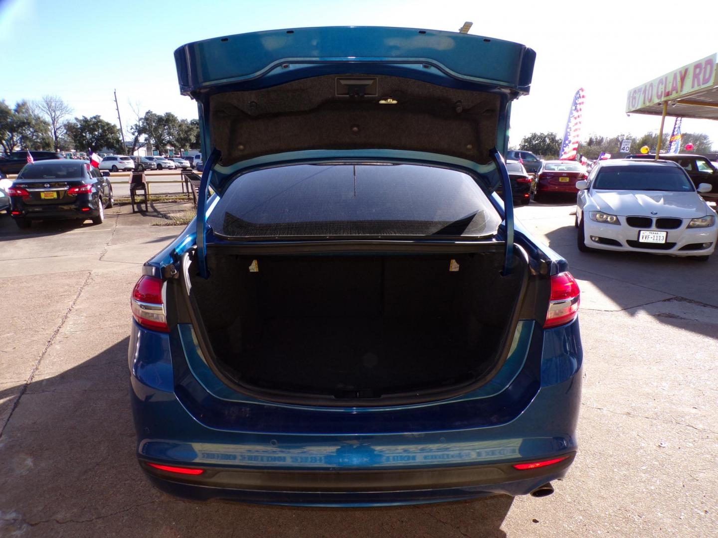 2018 Blue /Gray Ford Fusion SE (3FA6P0HD4JR) with an 1.5L L4 DOHC 16V engine, 6A transmission, located at 16710 Clay Rd., Houston, TX, 77084, (281) 859-7900, 29.834864, -95.656166 - Photo#14