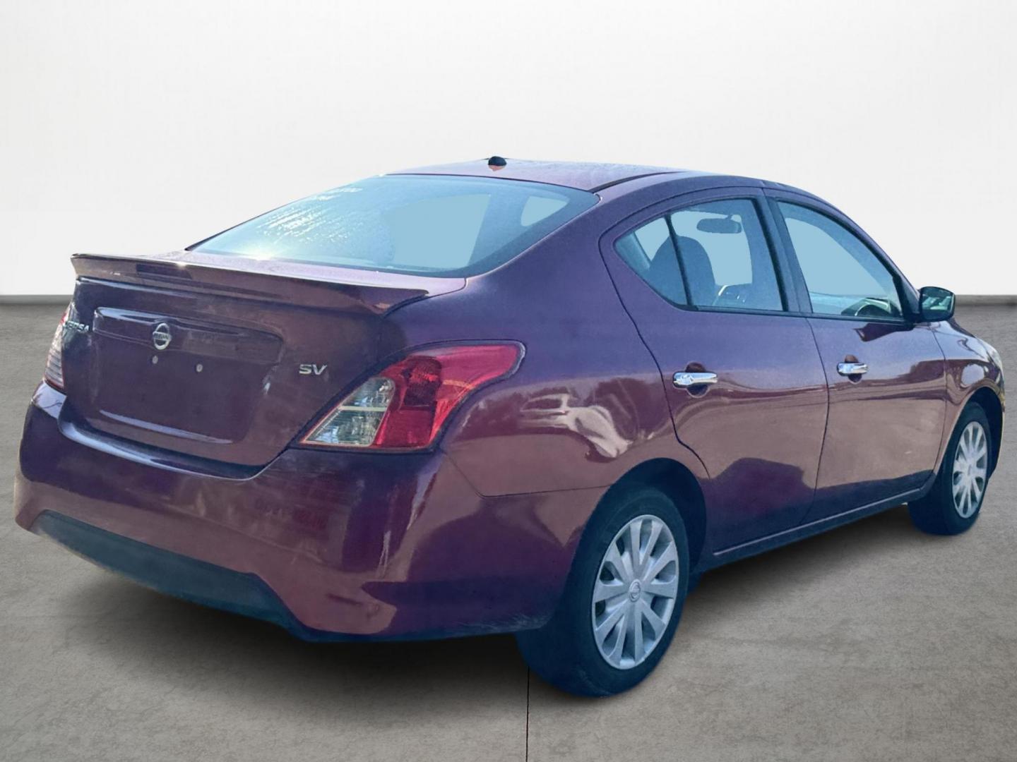 2018 Red /Gray Nissan Versa 1.6 SL Sedan (3N1CN7AP5JL) with an 1.6L L4 DOHC 16V engine, Automatic transmission, located at 16710 Clay Rd., Houston, TX, 77084, (281) 859-7900, 29.834864, -95.656166 - Photo#4