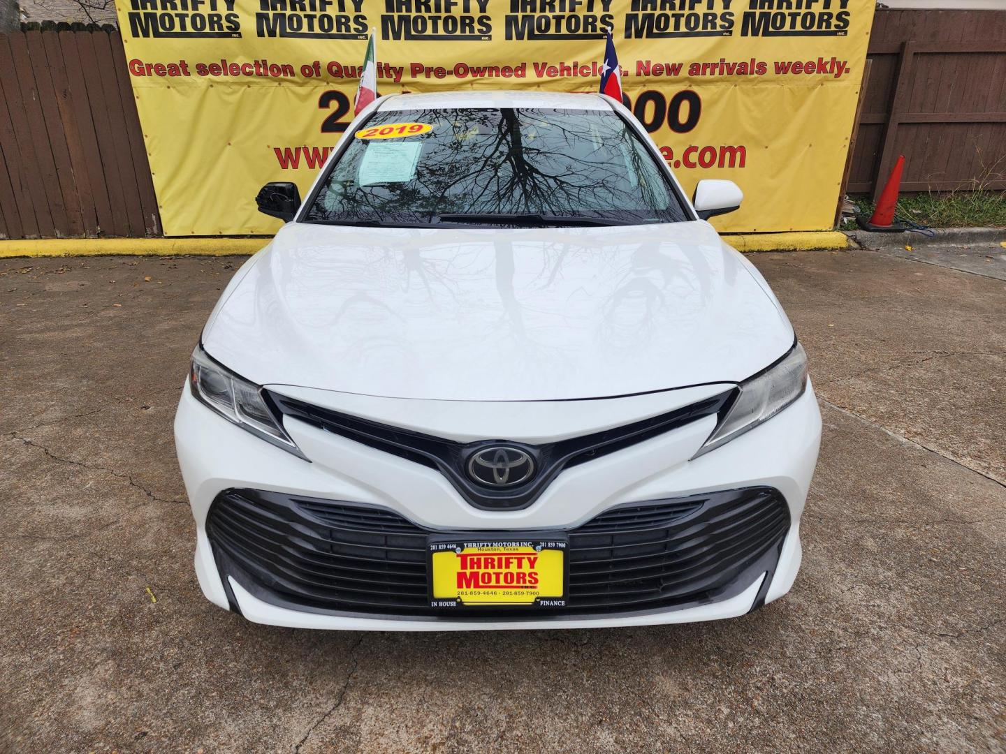 2019 White /Gray Toyota Camry LE (4T1B11HK2KU) with an 2.5L L4 DOHC 16V engine, Automatic 8-Speed transmission, located at 16710 Clay Rd., Houston, TX, 77084, (281) 859-7900, 29.834864, -95.656166 - Photo#0