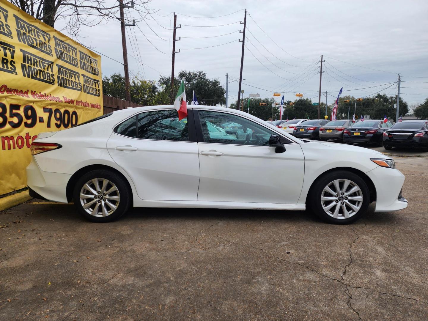2019 White /Gray Toyota Camry LE (4T1B11HK2KU) with an 2.5L L4 DOHC 16V engine, Automatic 8-Speed transmission, located at 16710 Clay Rd., Houston, TX, 77084, (281) 859-7900, 29.834864, -95.656166 - Photo#3