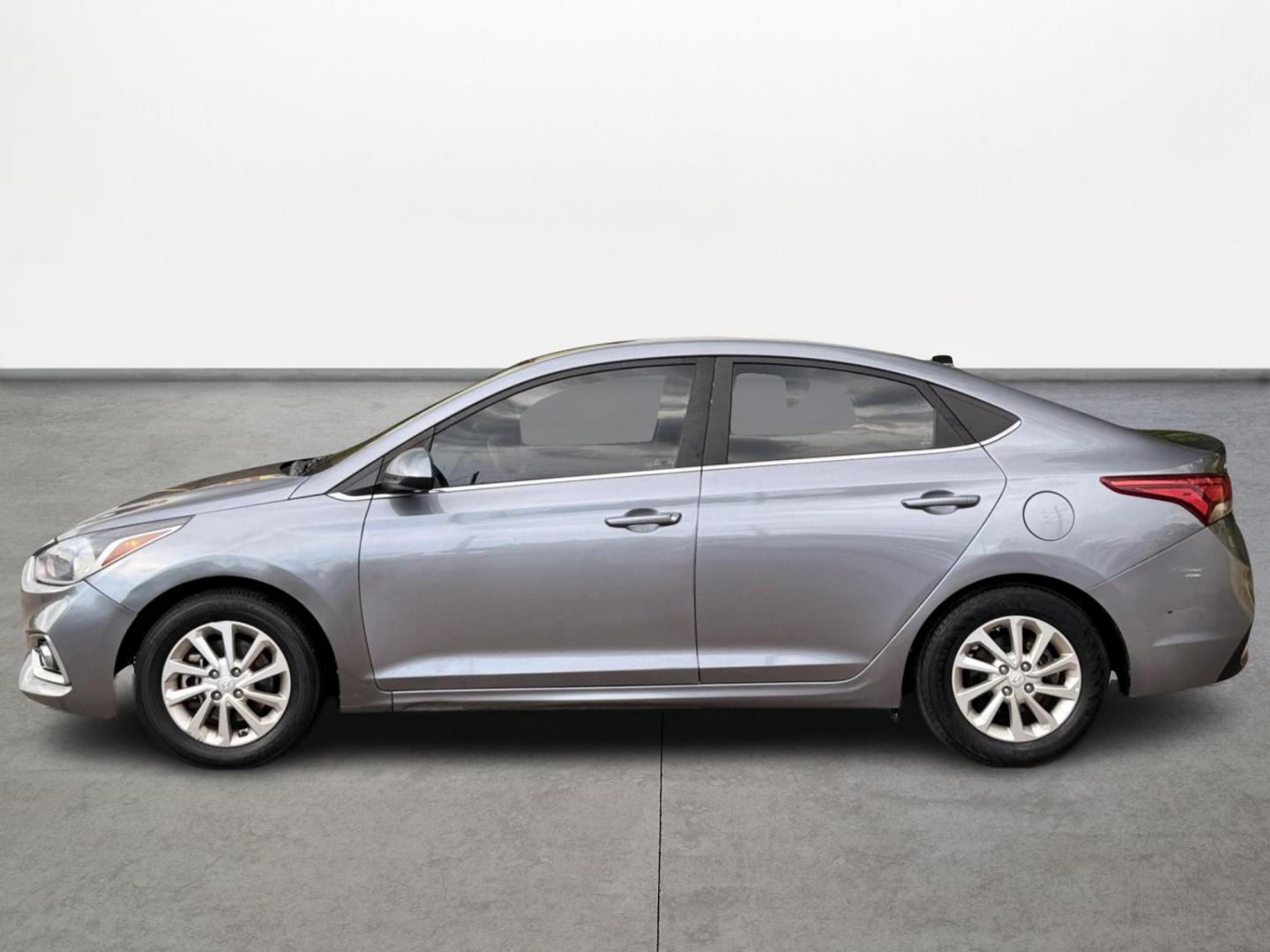 2020 Gray /Gray Hyundai Accent SEL 4-Door 6A (3KPC24A63LE) with an 1.6L L4 DOHC 16V engine, Automatic 6-Speed transmission, located at 16710 Clay Rd., Houston, TX, 77084, (281) 859-7900, 29.834864, -95.656166 - Photo#5