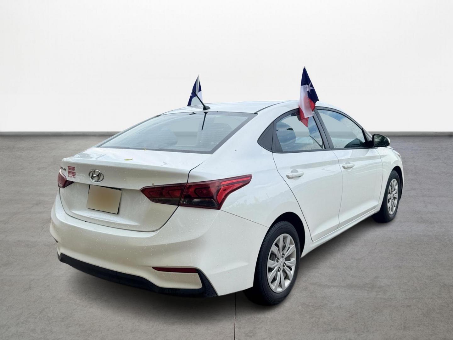 2020 White /Gray Hyundai Accent SEL 4-Door 6A (3KPC24A66LE) with an 1.6L L4 DOHC 16V engine, Automatic 6-Speed transmission, located at 16710 Clay Rd., Houston, TX, 77084, (281) 859-7900, 29.834864, -95.656166 - Photo#4