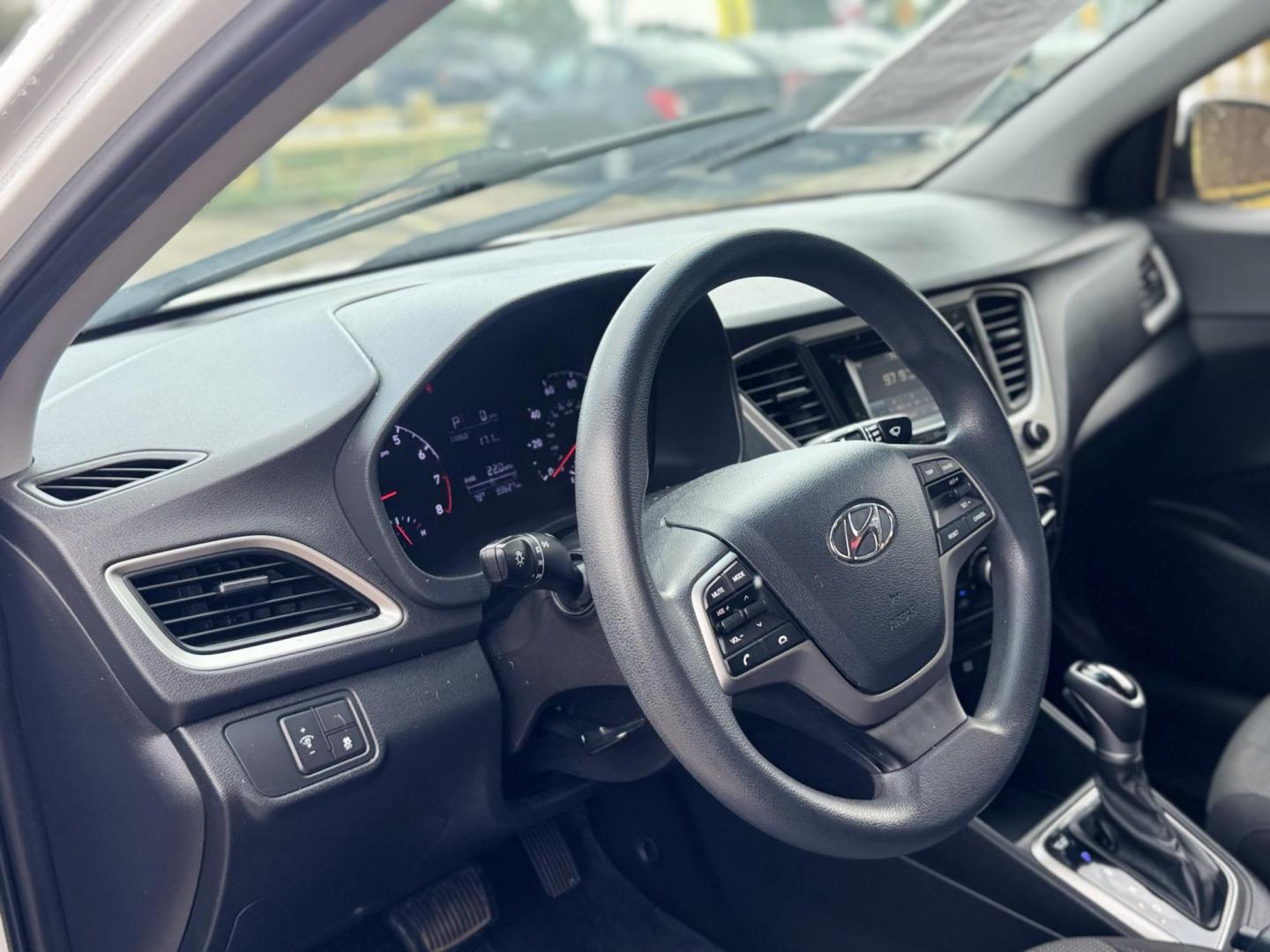 2020 White /Gray Hyundai Accent SEL 4-Door 6A (3KPC24A66LE) with an 1.6L L4 DOHC 16V engine, Automatic 6-Speed transmission, located at 16710 Clay Rd., Houston, TX, 77084, (281) 859-7900, 29.834864, -95.656166 - Photo#8