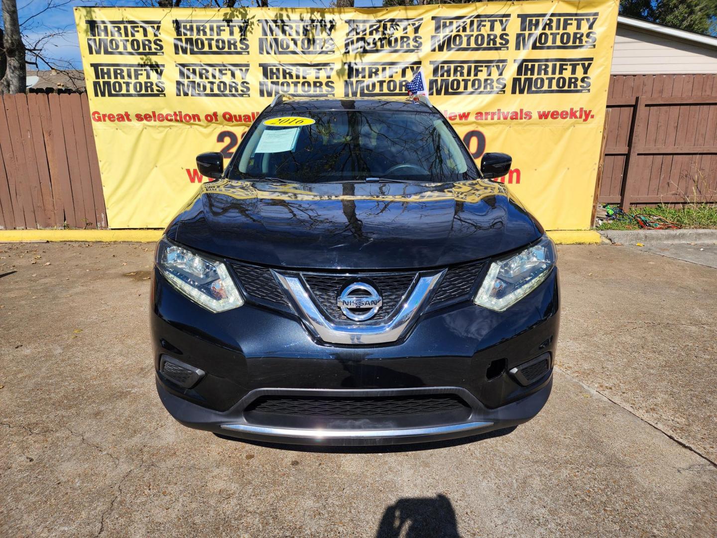 2016 Black /Gray Nissan Rogue S 2WD (5N1AT2MT1GC) with an 2.5L L4 DOHC 16V engine, Automatic transmission, located at 16710 Clay Rd., Houston, TX, 77084, (281) 859-7900, 29.834864, -95.656166 - Photo#0