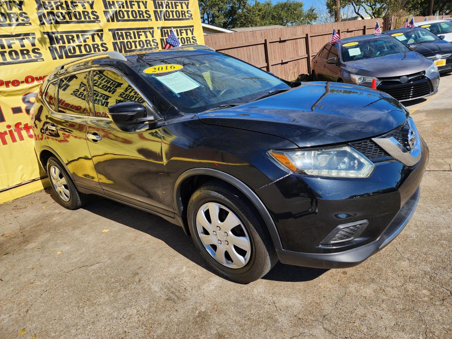 2016 Black /Gray Nissan Rogue S 2WD (5N1AT2MT1GC) with an 2.5L L4 DOHC 16V engine, Automatic transmission, located at 16710 Clay Rd., Houston, TX, 77084, (281) 859-7900, 29.834864, -95.656166 - Photo#2