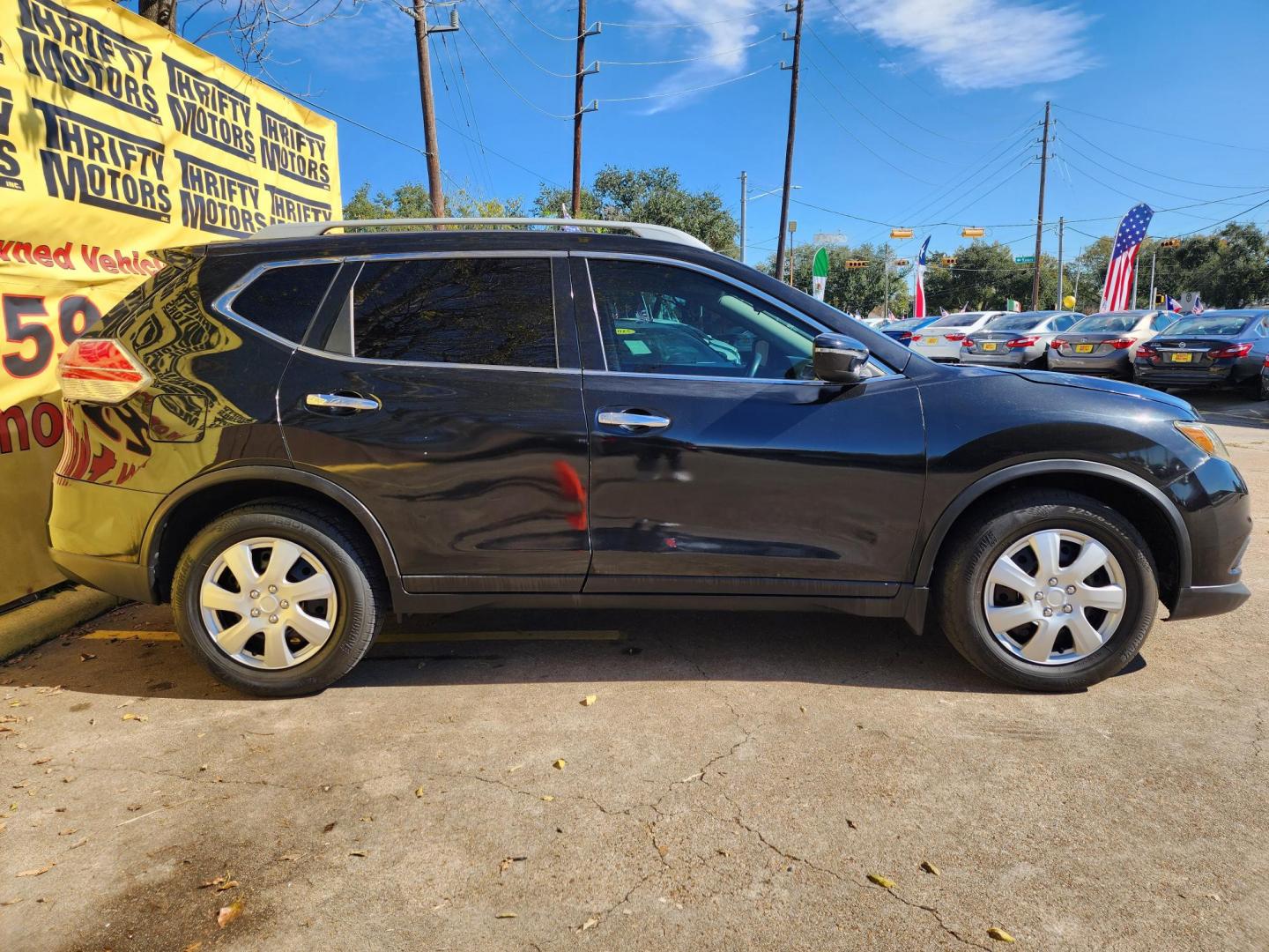2016 Black /Gray Nissan Rogue S 2WD (5N1AT2MT1GC) with an 2.5L L4 DOHC 16V engine, Automatic transmission, located at 16710 Clay Rd., Houston, TX, 77084, (281) 859-7900, 29.834864, -95.656166 - Photo#3