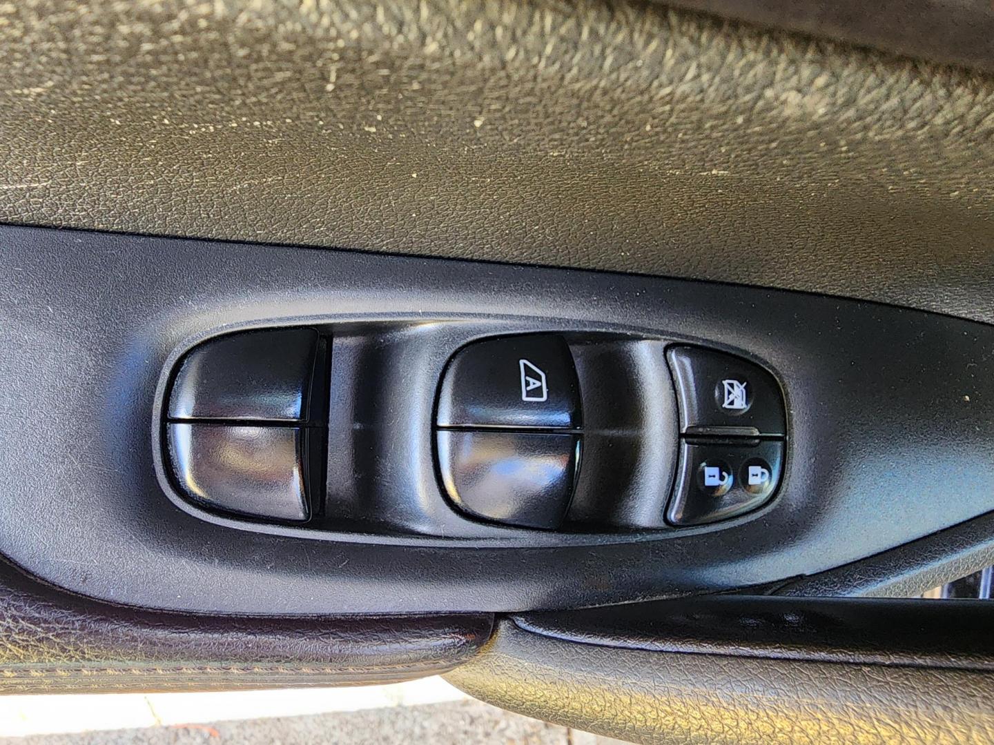 2016 Black /Gray Nissan Rogue S 2WD (5N1AT2MT1GC) with an 2.5L L4 DOHC 16V engine, Automatic transmission, located at 16710 Clay Rd., Houston, TX, 77084, (281) 859-7900, 29.834864, -95.656166 - Photo#6