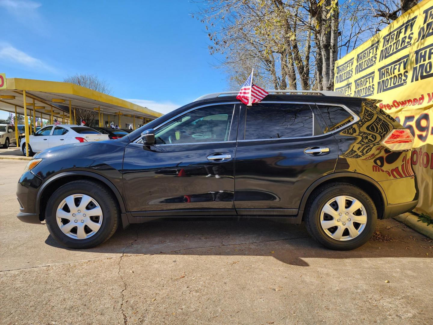 2016 Black /Gray Nissan Rogue S 2WD (5N1AT2MT1GC) with an 2.5L L4 DOHC 16V engine, Automatic transmission, located at 16710 Clay Rd., Houston, TX, 77084, (281) 859-7900, 29.834864, -95.656166 - Photo#4