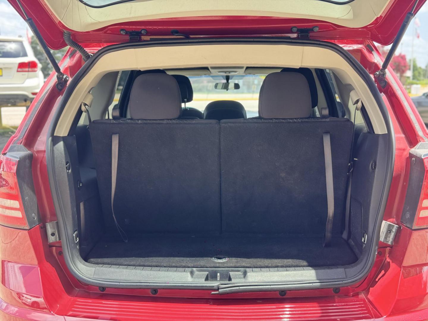 2018 Red /Black Dodge Journey SE (3C4PDCAB0JT) with an 2.4L L4 DOHC 16V engine, Automatic transmission, located at 16710 Clay Rd., Houston, TX, 77084, (281) 859-7900, 29.834864, -95.656166 - Photo#23