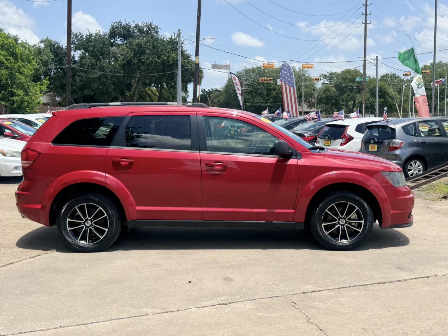 2018 Red /Black Dodge Journey SE (3C4PDCAB0JT) with an 2.4L L4 DOHC 16V engine, Automatic transmission, located at 16710 Clay Rd., Houston, TX, 77084, (281) 859-7900, 29.834864, -95.656166 - Photo#33