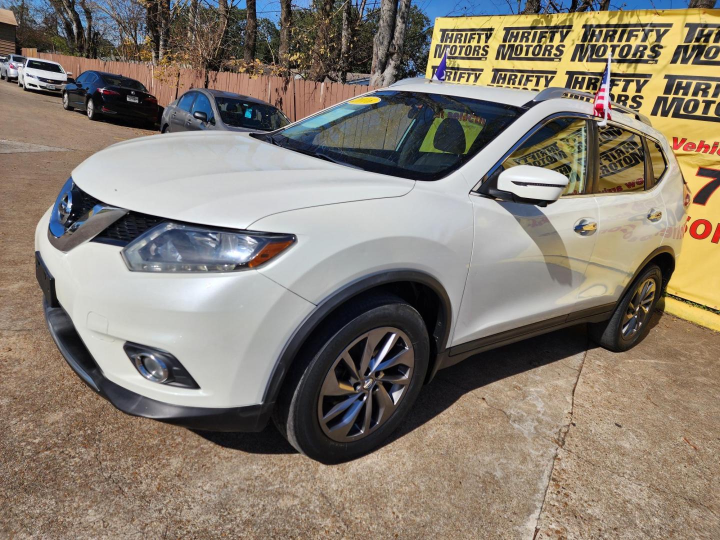 2016 White /Gray Nissan Rogue S 2WD (KNMAT2MT7GP) with an 2.5L L4 DOHC 16V engine, Automatic transmission, located at 16710 Clay Rd., Houston, TX, 77084, (281) 859-7900, 29.834864, -95.656166 - Photo#1