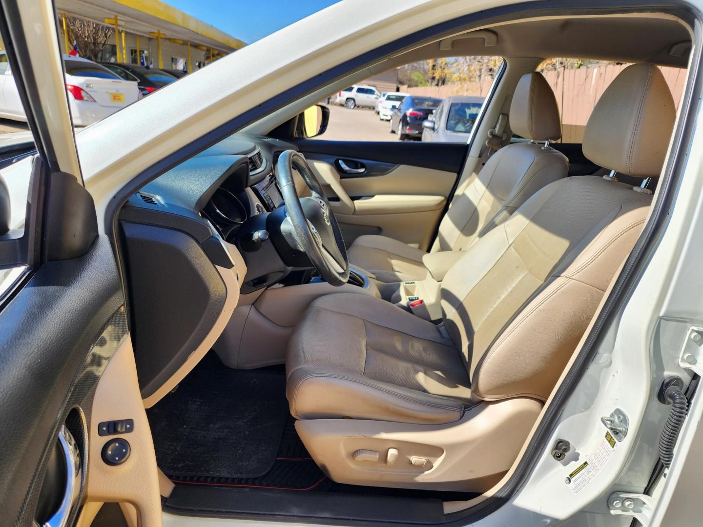2016 White /Gray Nissan Rogue S 2WD (KNMAT2MT7GP) with an 2.5L L4 DOHC 16V engine, Automatic transmission, located at 16710 Clay Rd., Houston, TX, 77084, (281) 859-7900, 29.834864, -95.656166 - Photo#10