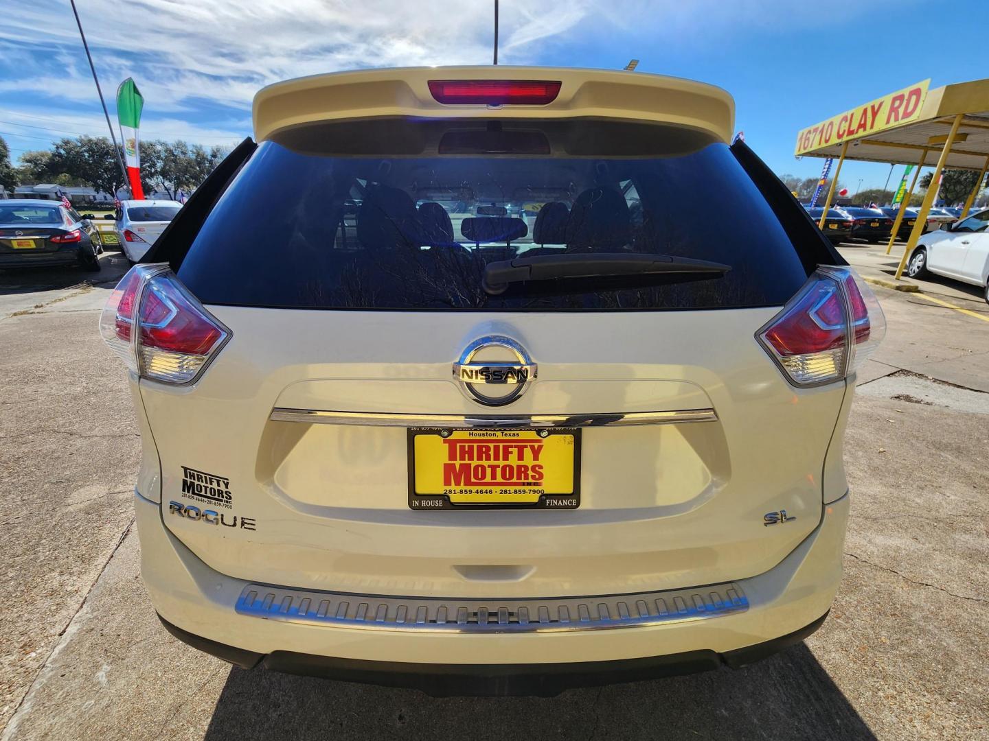 2016 White /Gray Nissan Rogue S 2WD (KNMAT2MT7GP) with an 2.5L L4 DOHC 16V engine, Automatic transmission, located at 16710 Clay Rd., Houston, TX, 77084, (281) 859-7900, 29.834864, -95.656166 - Photo#5