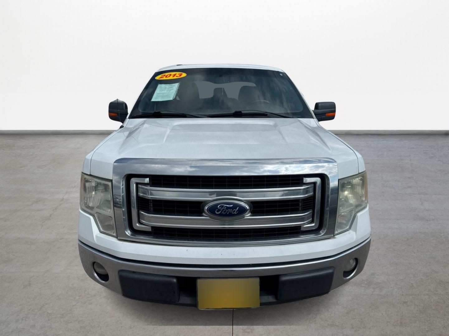 2013 White /Gray Ford F-150 XLT SuperCrew 6.5-ft. Bed 2WD (1FTEW1CM5DF) with an 3.7L V6 DOHC 24V engine, Automatic 6-Speed transmission, located at 16710 Clay Rd., Houston, TX, 77084, (281) 859-7900, 29.834864, -95.656166 - Photo#1