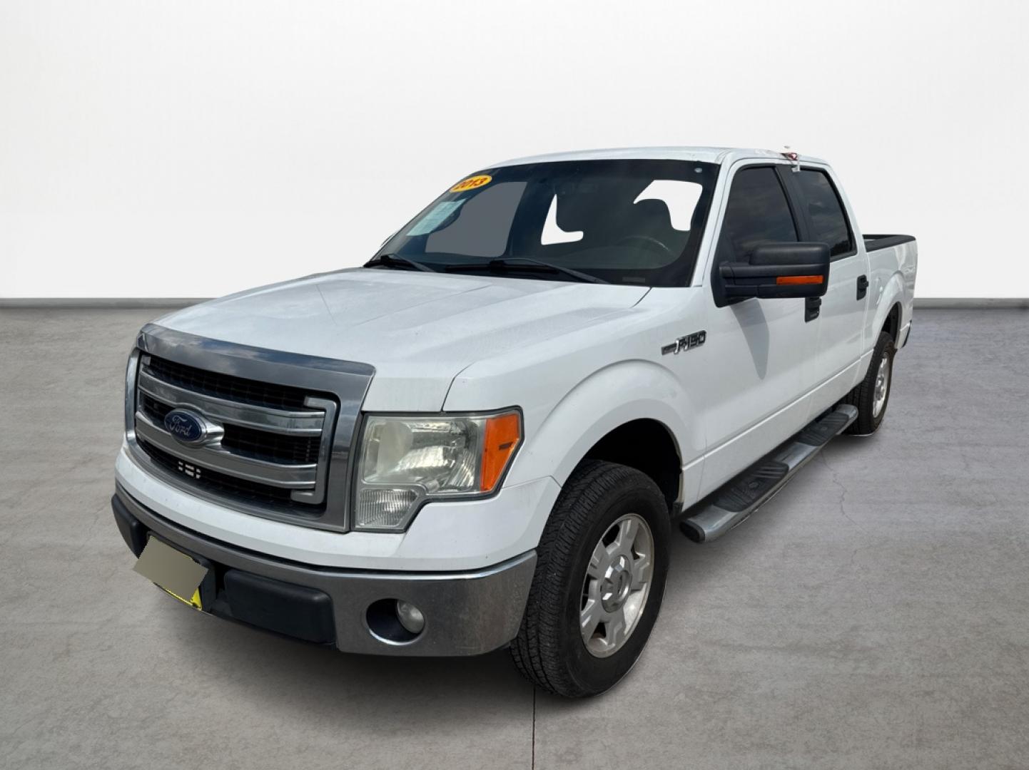 2013 White /Gray Ford F-150 XLT SuperCrew 6.5-ft. Bed 2WD (1FTEW1CM5DF) with an 3.7L V6 DOHC 24V engine, Automatic 6-Speed transmission, located at 16710 Clay Rd., Houston, TX, 77084, (281) 859-7900, 29.834864, -95.656166 - Photo#0