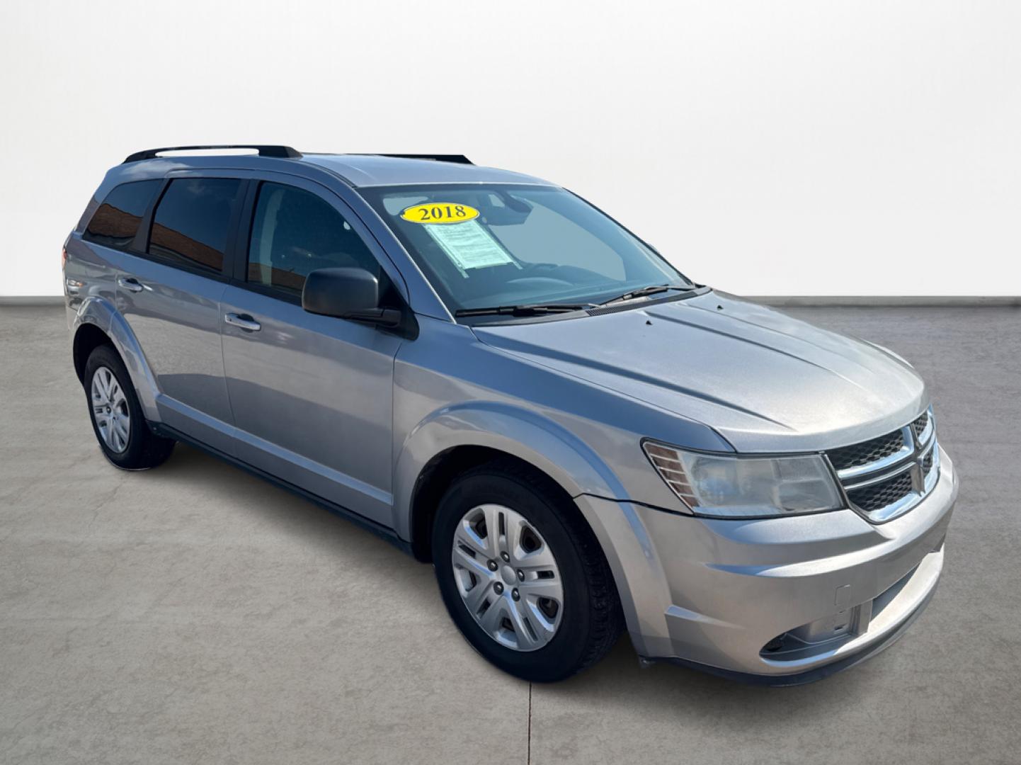 2018 Silver /Gray Dodge Journey SE (3C4PDCAB4JT) with an 2.4L L4 DOHC 16V engine, Automatic transmission, located at 16710 Clay Rd., Houston, TX, 77084, (281) 859-7900, 29.834864, -95.656166 - Photo#2