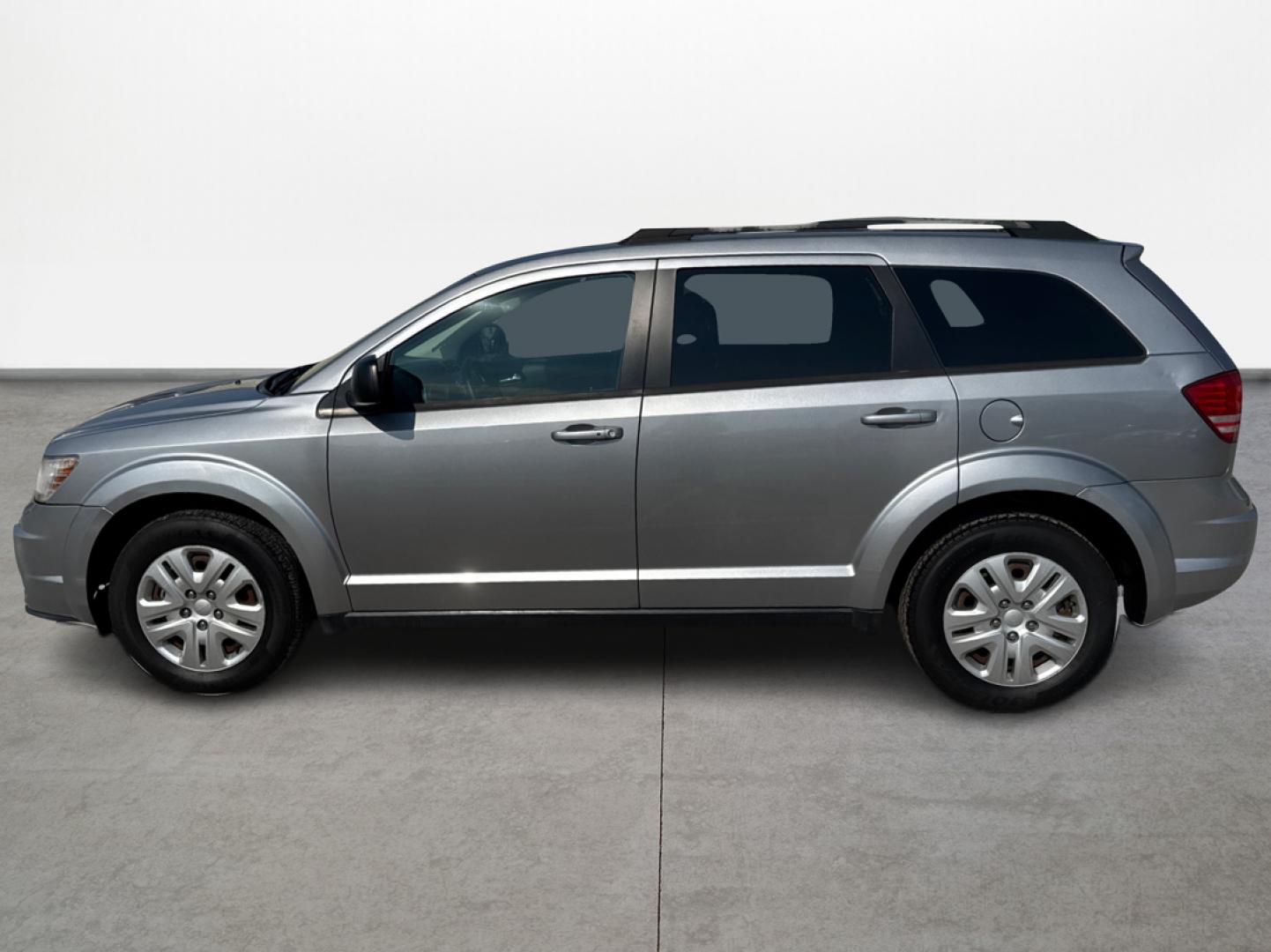 2018 Silver /Gray Dodge Journey SE (3C4PDCAB4JT) with an 2.4L L4 DOHC 16V engine, Automatic transmission, located at 16710 Clay Rd., Houston, TX, 77084, (281) 859-7900, 29.834864, -95.656166 - Photo#7