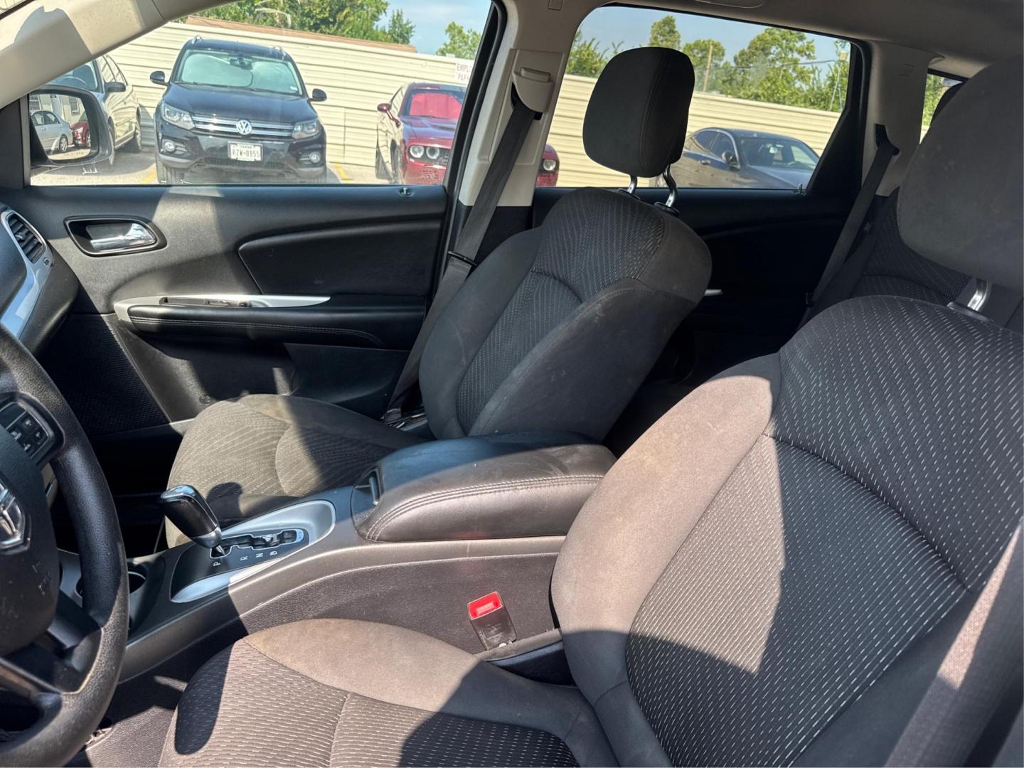 2018 Silver /Gray Dodge Journey SE (3C4PDCAB4JT) with an 2.4L L4 DOHC 16V engine, Automatic transmission, located at 16710 Clay Rd., Houston, TX, 77084, (281) 859-7900, 29.834864, -95.656166 - Photo#8