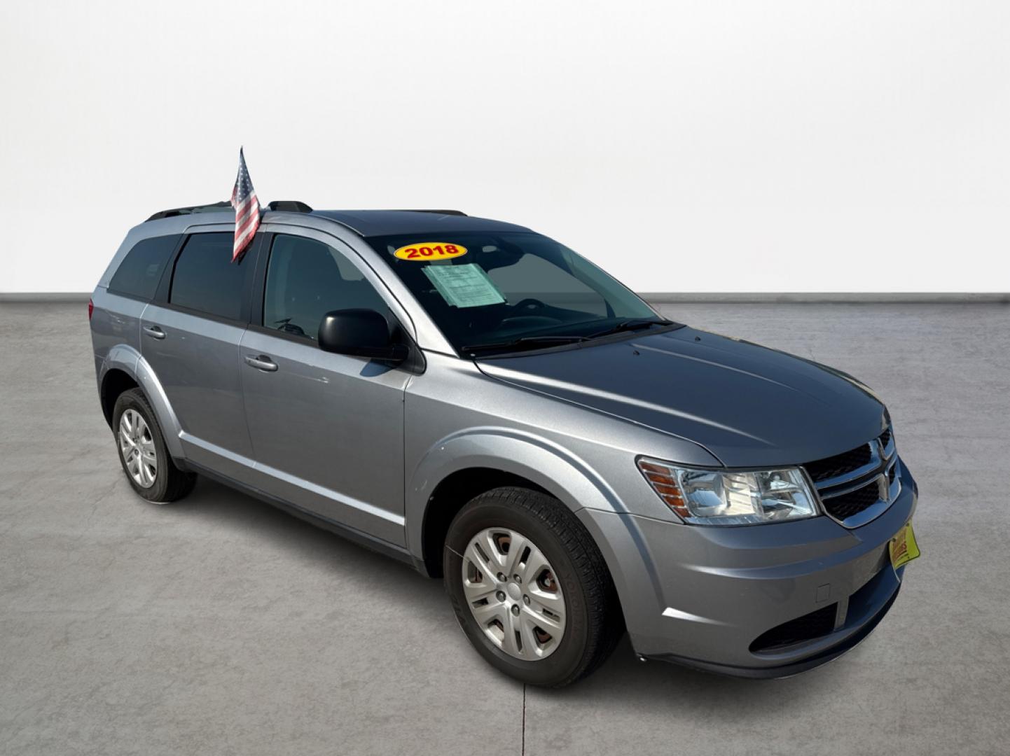 2018 Silver /Gray Dodge Journey SE (3C4PDCAB4JT) with an 2.4L L4 DOHC 16V engine, Automatic transmission, located at 16710 Clay Rd., Houston, TX, 77084, (281) 859-7900, 29.834864, -95.656166 - Photo#2