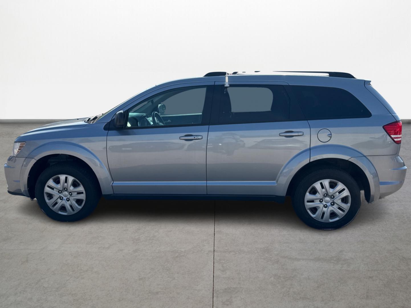 2018 Silver /Gray Dodge Journey SE (3C4PDCAB4JT) with an 2.4L L4 DOHC 16V engine, Automatic transmission, located at 16710 Clay Rd., Houston, TX, 77084, (281) 859-7900, 29.834864, -95.656166 - Photo#7