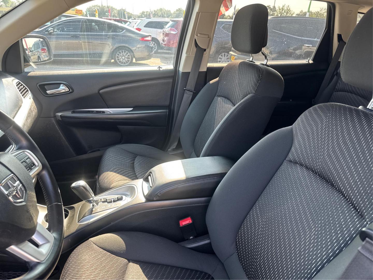2018 Silver /Gray Dodge Journey SE (3C4PDCAB4JT) with an 2.4L L4 DOHC 16V engine, Automatic transmission, located at 16710 Clay Rd., Houston, TX, 77084, (281) 859-7900, 29.834864, -95.656166 - Photo#10